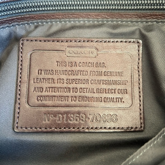 Coach legacy leather brown messenger bag, brass hardware, adjustable strap - Picture 4 of 16